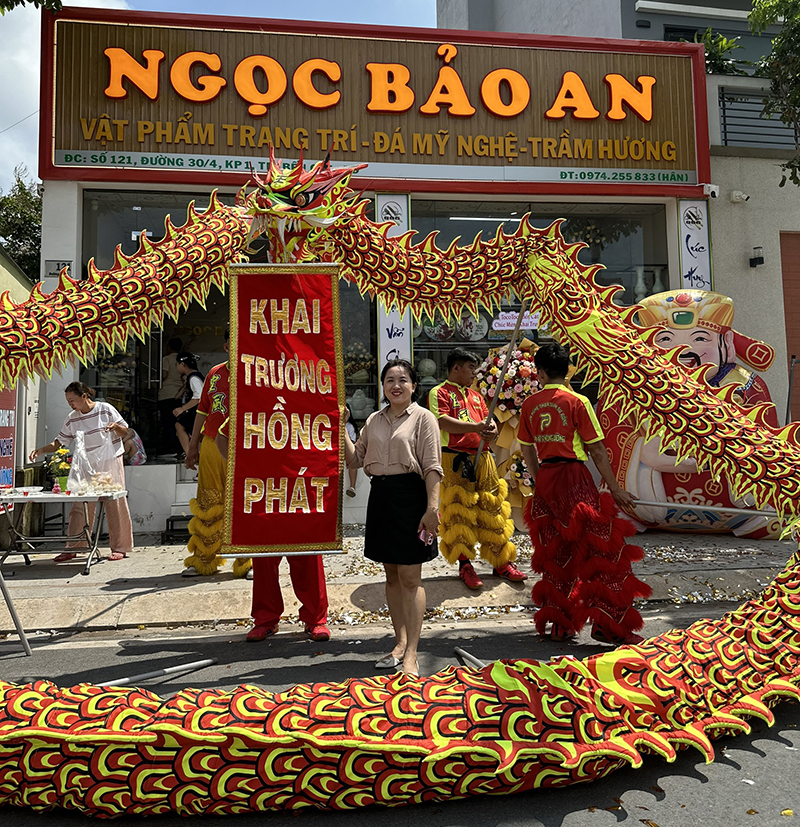 Vật Phẩm Trang Trí Đá Mỹ Nghệ Trầm Hương Bình Dương 5
